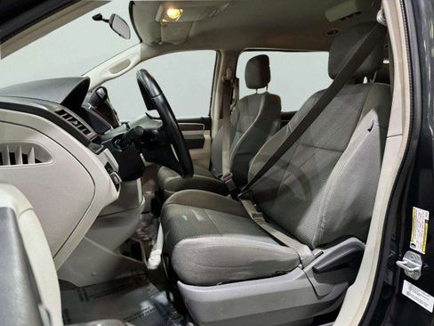 Used 2012 Volkswagen Routan S image 22