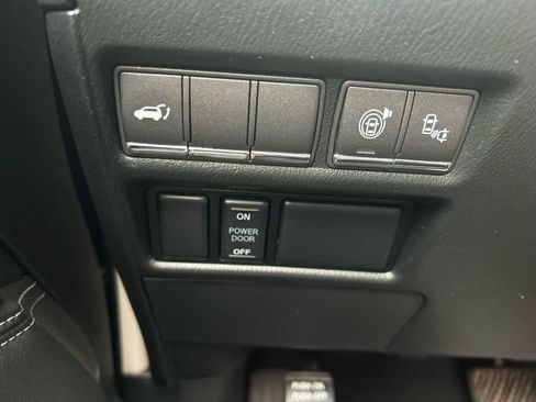 Used 2016 INFINITI QX80 4WD w/ Deluxe Technology Package image 32
