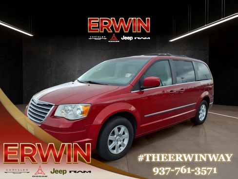 Used 2010 Chrysler Town & Country Touring FWD image 3