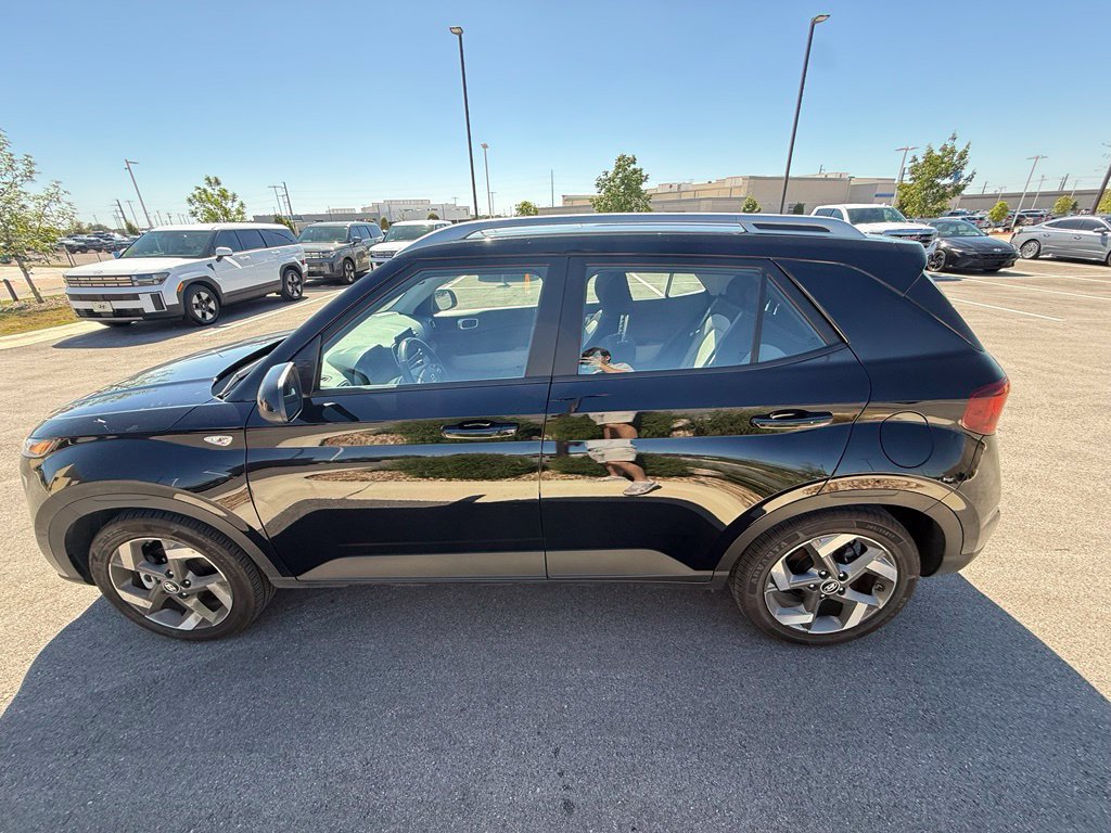 Certified 2025 Hyundai Venue SEL FWD image 6