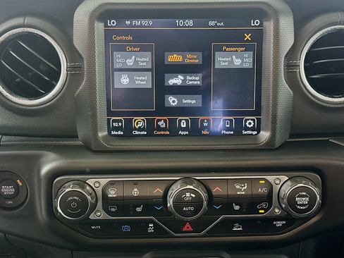 Used 2023 Jeep Wrangler Unlimited Sahara w/ Cold Weather Group AWD/4WD image 23