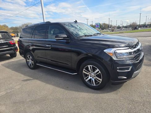 Used 2023 Ford Expedition Limited image 2