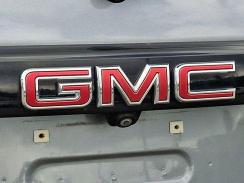 Used 2021 GMC Acadia SLE w/ Driver Convenience Package FWD image 30