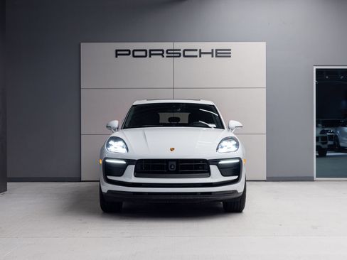 Used 2026 Porsche Macan AWD/4WD image 10