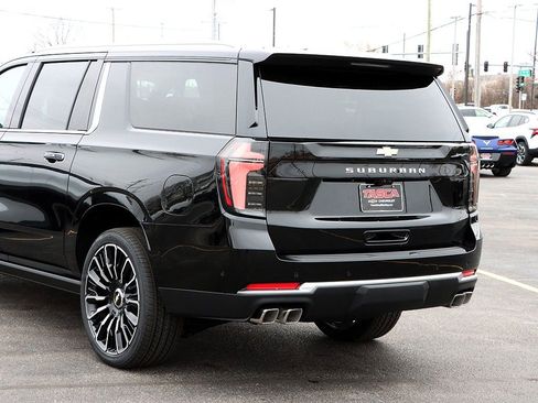 New 2026 Chevrolet Suburban High Country AWD/4WD image 9
