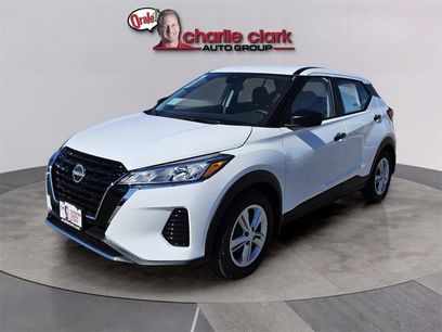 New 2025 Nissan Kicks Play S