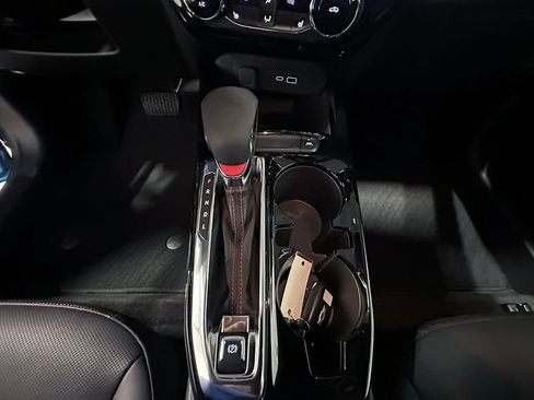 Used 2025 Chevrolet Trax RS FWD image 38