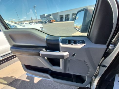 Used 2015 Ford F150 XLT image 31