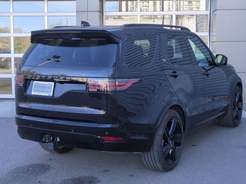 Used 2025 Land Rover Discovery Dynamic SE image 7