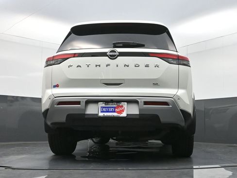 Used 2024 Nissan Pathfinder SL w/ SL Premium Package FWD image 32
