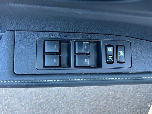 Used 2015 Lexus ES 300h image 17