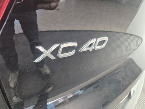 Certified 2023 Volvo XC40 B5 Ultimate w/ Climate Package image 6