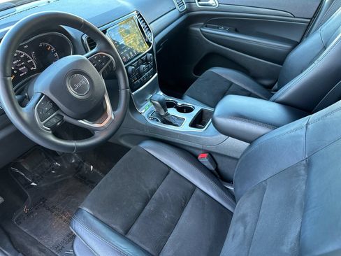 Used 2019 Jeep Grand Cherokee Altitude AWD/4WD image 10