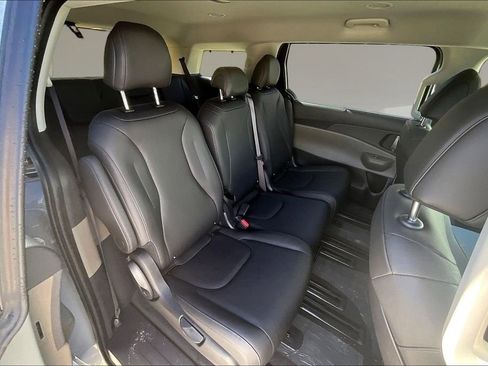 New 2026 Kia Carnival EX image 9