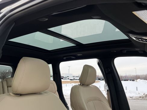 Used 2024 Jeep Grand Cherokee Limited w/ Luxury Tech Group II image 31