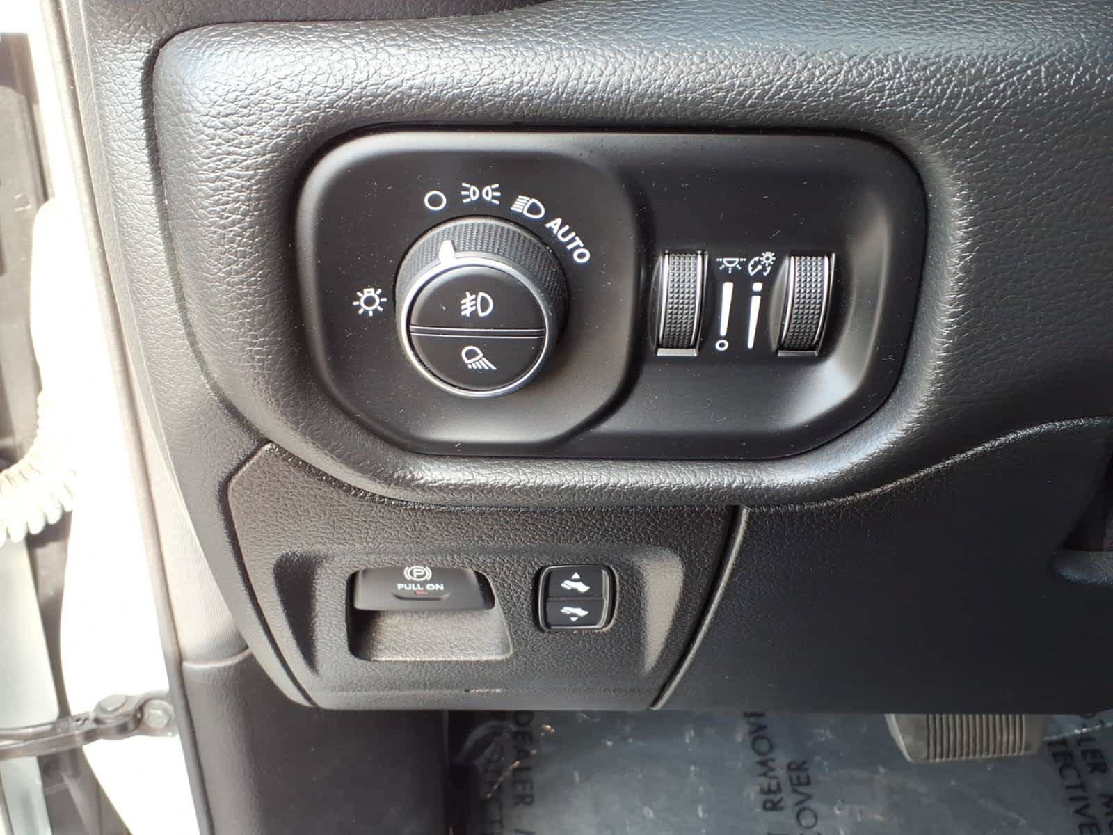 Used 2021 RAM 1500 Laramie w/ Sport Appearance Package AWD/4WD image 33