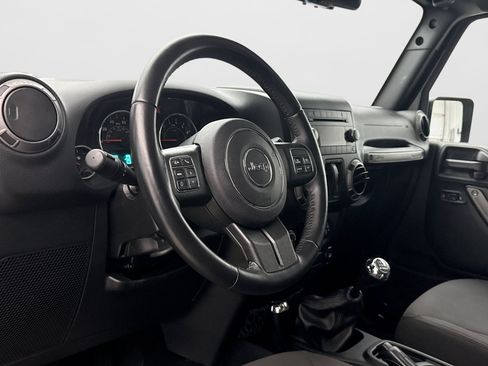 Used 2018 Jeep Wrangler Sport AWD/4WD image 7