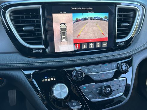 New 2026 Chrysler Pacifica Select image 21