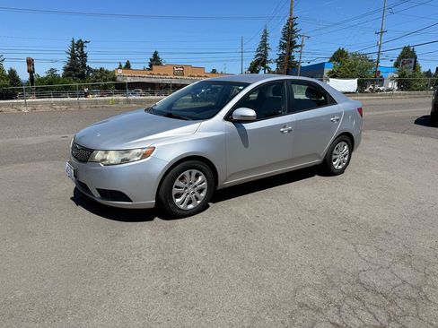 Used 2013 Kia Forte EX FWD image 2