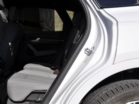 Used 2024 Audi SQ5 Prestige image 18