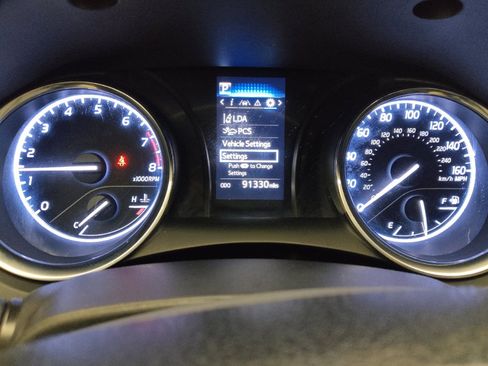 Used 2019 Toyota Camry SE image 23