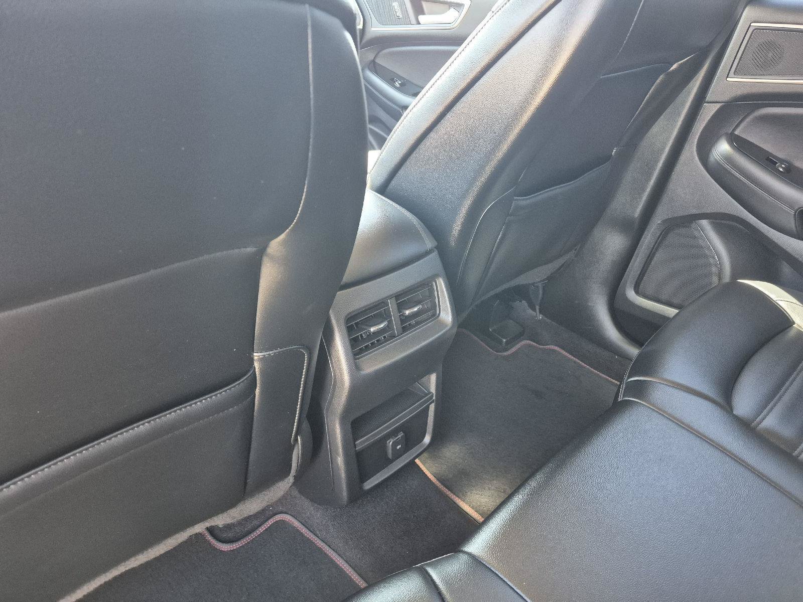 Used 2019 Ford Edge SEL w/ Equipment Group 201A FWD image 10