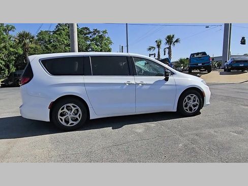 Used 2024 Chrysler Pacifica Limited FWD image 36