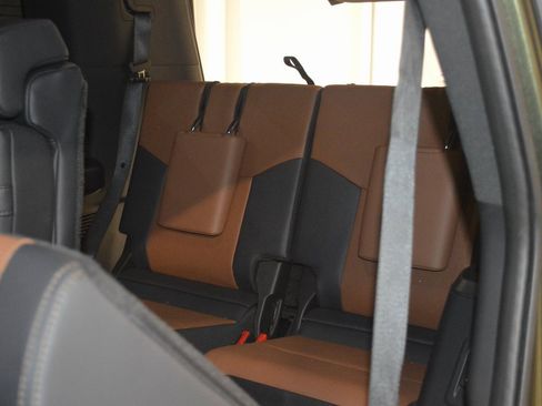 Used 2024 Lexus GX 550 w/ Accessory Package (Z1) image 39