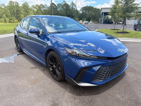 Used 2025 Toyota Camry SE FWD image 13