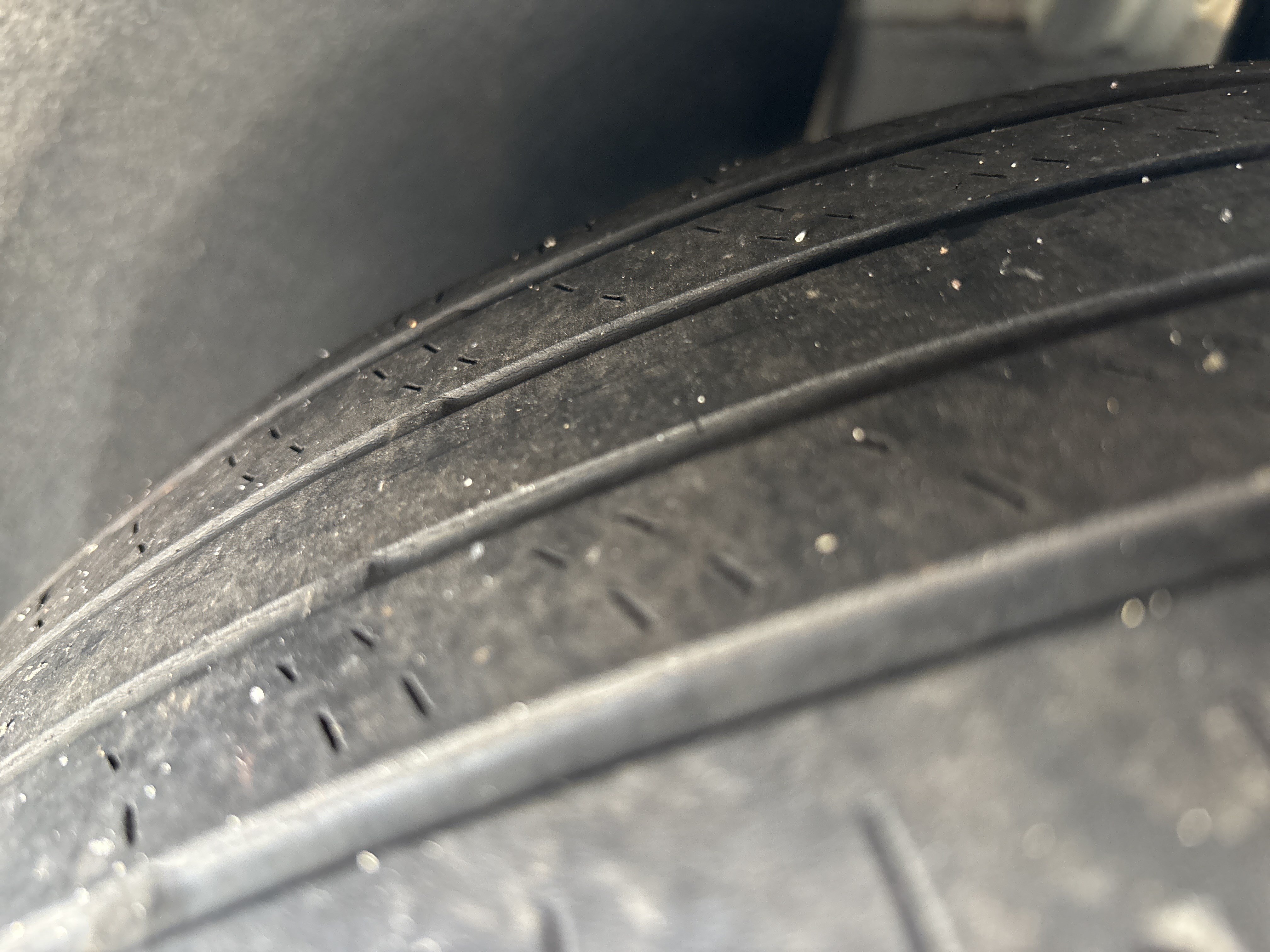 Used 2025 Kia Carnival FWD image 33