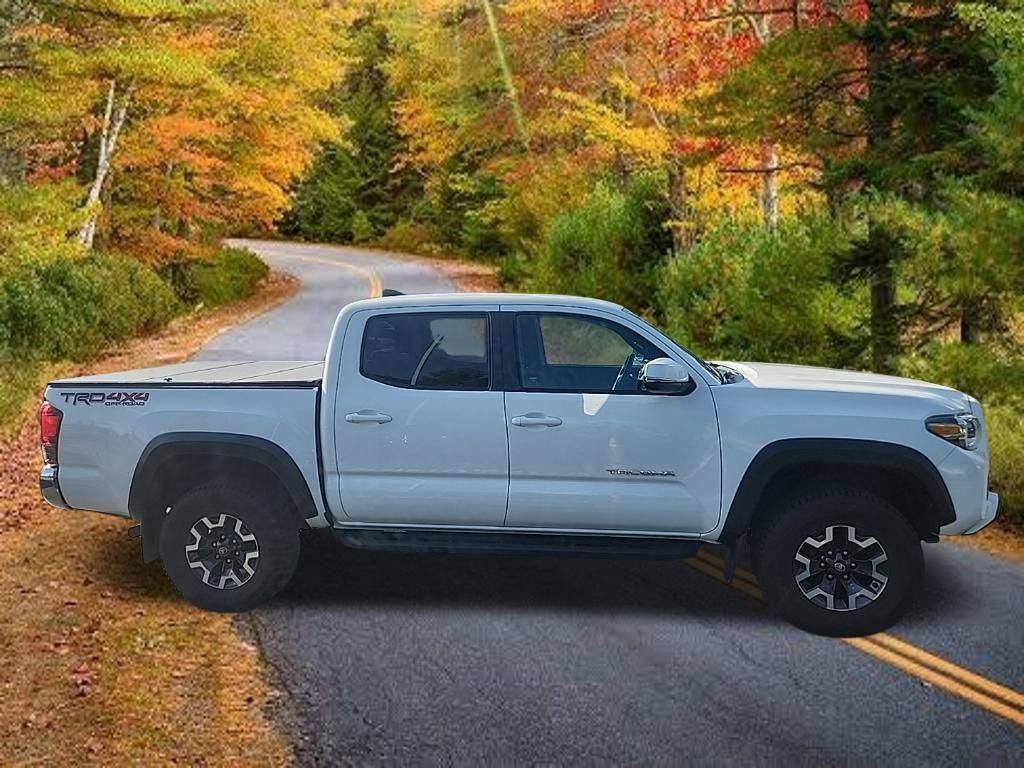 Used 2018 Toyota Tacoma TRD Off-Road AWD/4WD image 2
