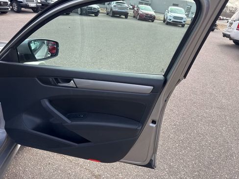 Used 2013 Volkswagen Passat Wolfsburg Edition image 27