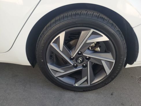Used 2025 Hyundai Elantra SEL FWD image 11