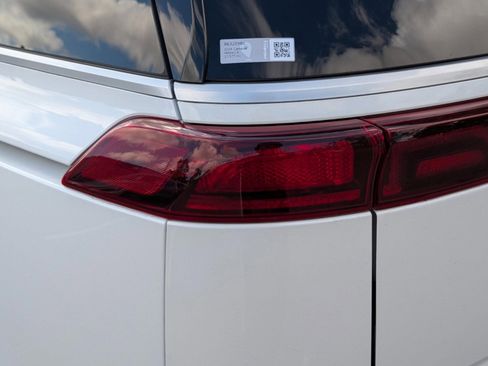 Certified 2024 Kia Carnival LX image 19