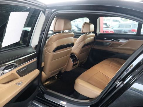 Used 2017 BMW 740i RWD image 33