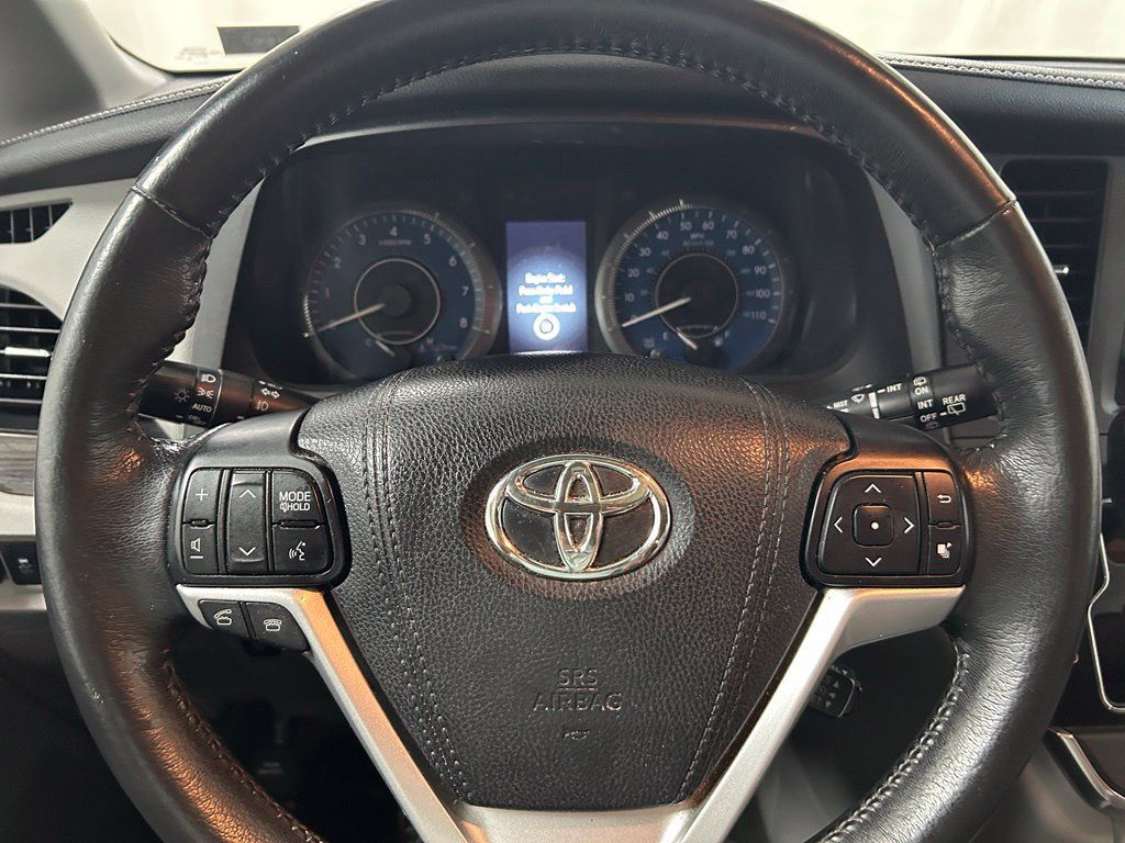 Used 2017 Toyota Sienna XLE w/ XLE Navigation Package FWD image 19