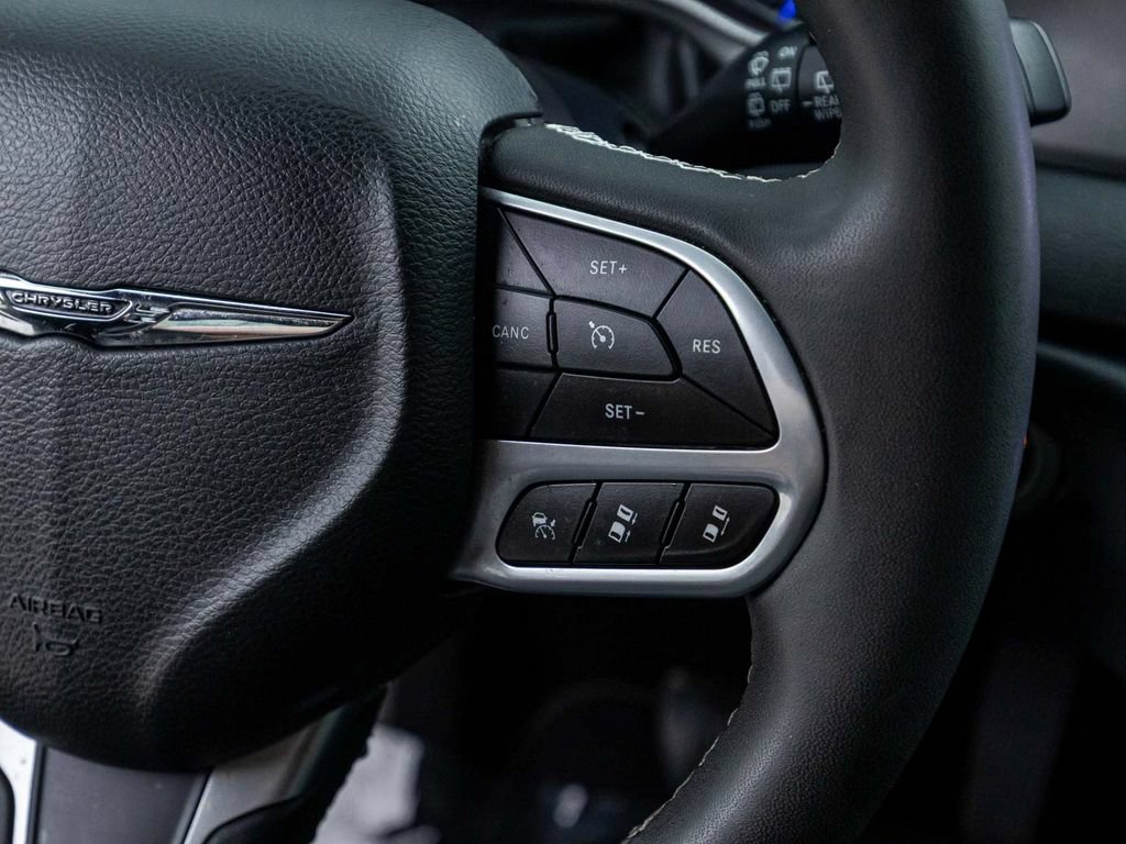 Used 2025 Chrysler Pacifica Select FWD image 22