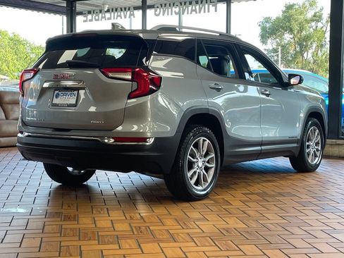 Used 2024 GMC Terrain SLT AWD/4WD image 10