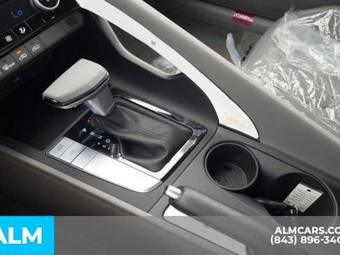 Used 2025 Hyundai Elantra Sport FWD image 23