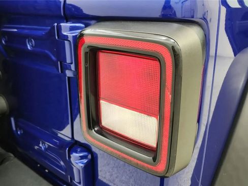 Used 2020 Jeep Wrangler Unlimited Sport image 31