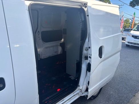 Used 2020 Nissan NV200 S image 27
