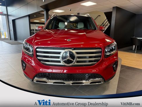 Used 2026 Mercedes-Benz GLB 250 4MATIC image 3