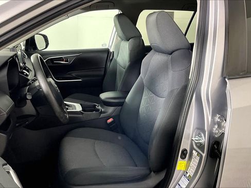 Used 2021 Toyota RAV4 XLE image 7