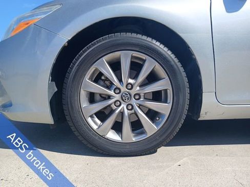 Used 2016 Toyota Camry XLE image 5