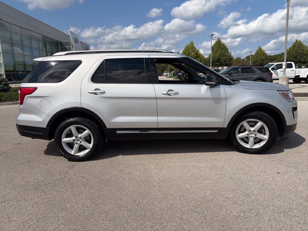 Used 2018 Ford Explorer XLT w/ Equipment Group 202A FWD image 8