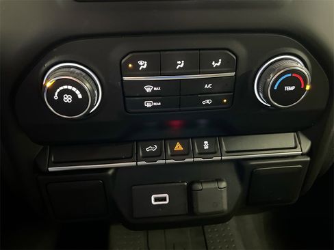 Used 2020 Chevrolet Silverado 1500 Custom w/ Custom Value Package image 15