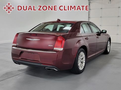 Used 2017 Chrysler 300 Limited w/ Value Package RWD image 9
