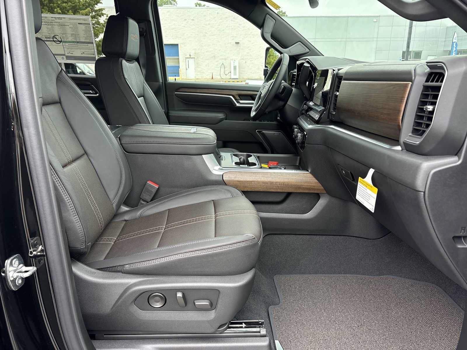 New 2026 Chevrolet Silverado 2500 High Country w/ Midnight Edition AWD/4WD image 28