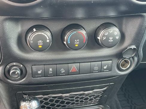 Used 2017 Jeep Wrangler Unlimited Sahara AWD/4WD image 28