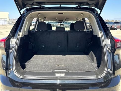 Used 2024 Nissan Rogue S image 19